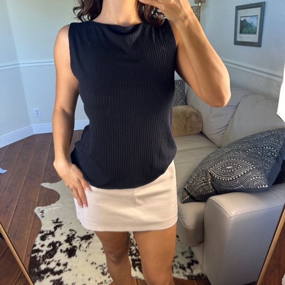 ABERCROMBIE & FITCH - Staple piece - Black Classic ribbed loose fit top - SizeM - Picture 3 of 3